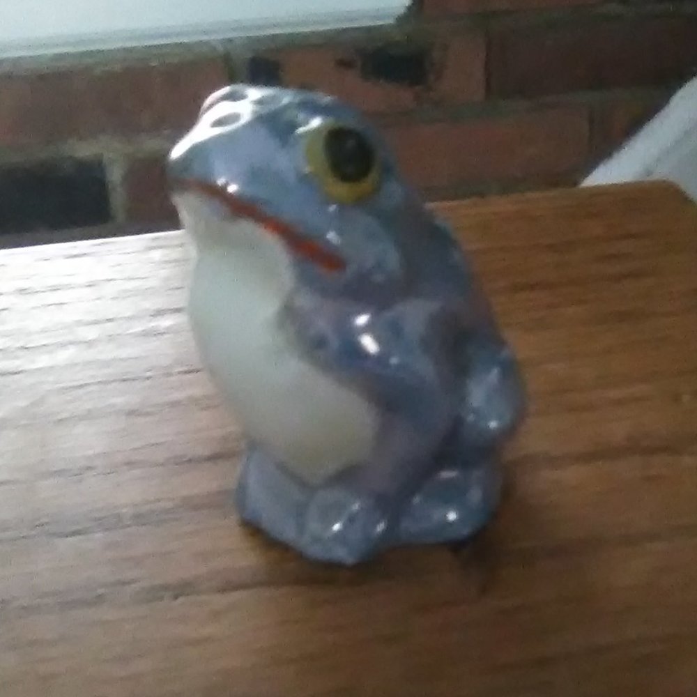 Lusterware Frog - Picture 2 of 7